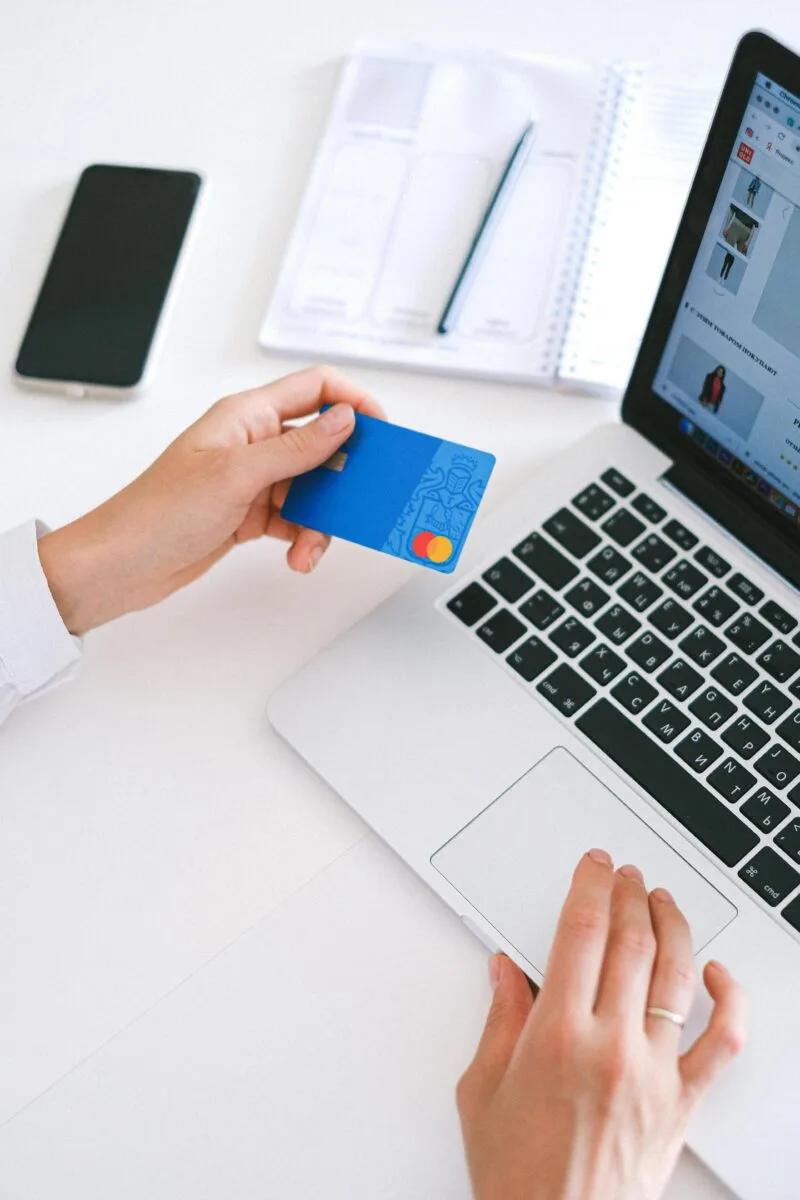 Comparatif des offres de banques en ligne gratuites pour les familles